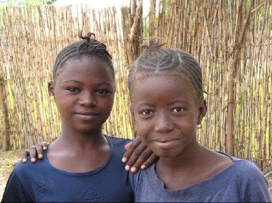 Zwei Mädchen aus Gambia
