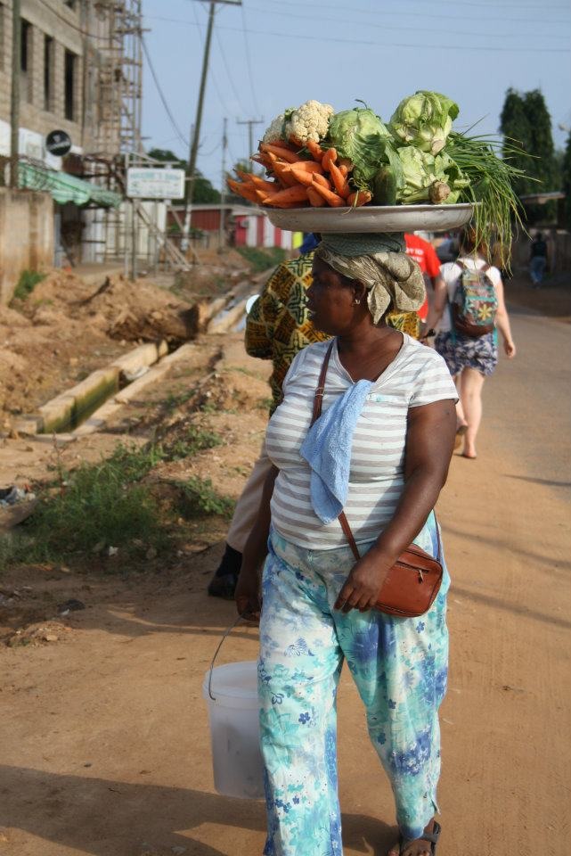 Gemüsefrau in Accra