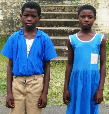 Zwei Kinder aus Buea