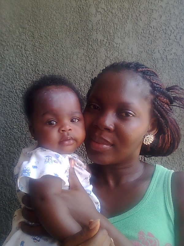 Nigerianische Frau mit Baby